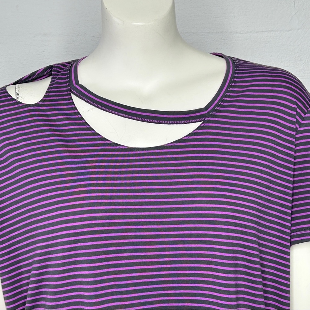 Women's Top XXL Purple Gray Stripe T Shirt Cut Out Neck Xersion NEW Activewear